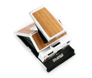 棕色和灰色宝丽来即时照相机