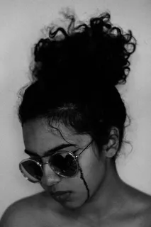 戴墨镜的女人 戴墨镜的女人