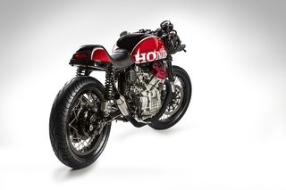 黑色和红色本田CBR