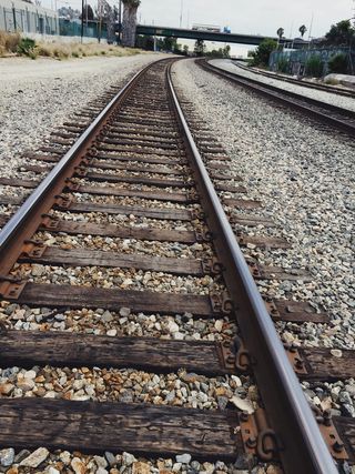 美国，洛杉矶，2901 fletcher dr，木材，棕色，火车轨道，岩石，银色