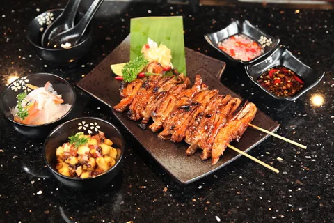 串肉菜,拼盘,配菜,酱汁,鸡肉,肠,烤,烧烤 串肉菜,拼盘,配菜,酱汁,鸡肉,肠,烤,烧烤