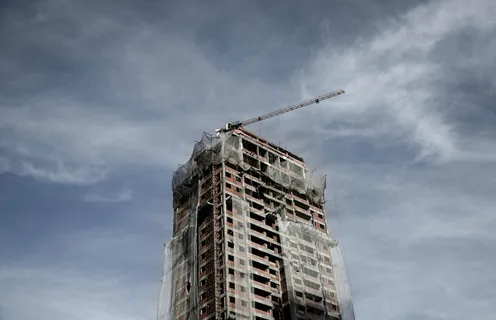 建筑、蓝天、建筑、商业、城市、城市景观、建筑、施工机械 建筑、蓝天、建筑、商业、城市、城市景观、建筑、施工机械