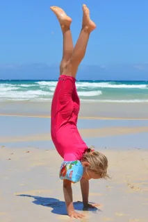 儿童、人、女孩、海洋、防紫外线服装、倒立、体操