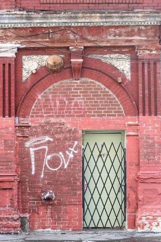 关上了一扇白色的门