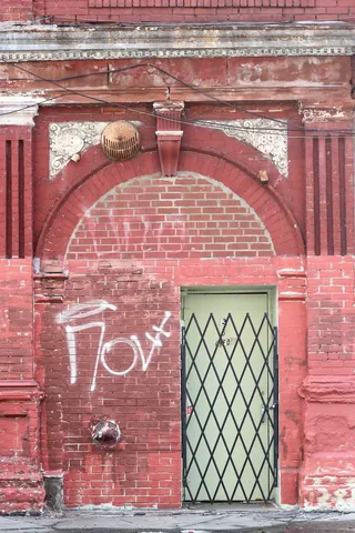 关上了一扇白色的门