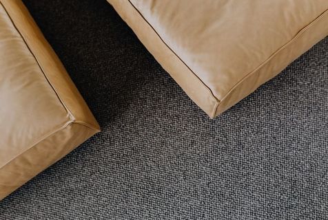 现代与现代棕褐色真皮沙发