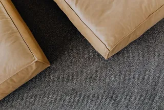 现代与现代棕褐色真皮沙发