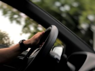 人、人、车辆、交通，加拿大萨里108大道15007号，驾驶