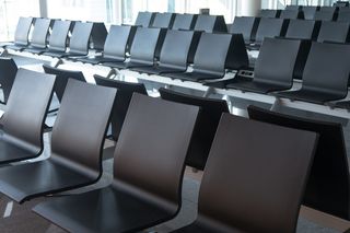 机场、候机区、座位、椅子、长椅、候机楼、登机口、出发