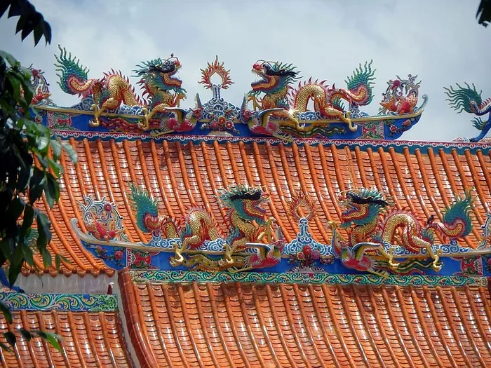 泰国坎查那布里的中国佛教寺庙屋顶详图