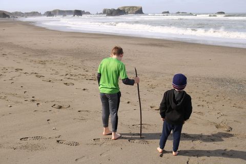 人，人，服装，衣服，裤子，土壤，户外，短裤