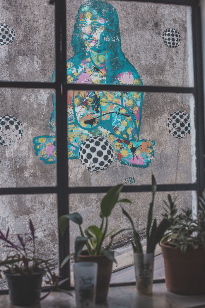 墙上蒙娜丽莎的彩色剪影