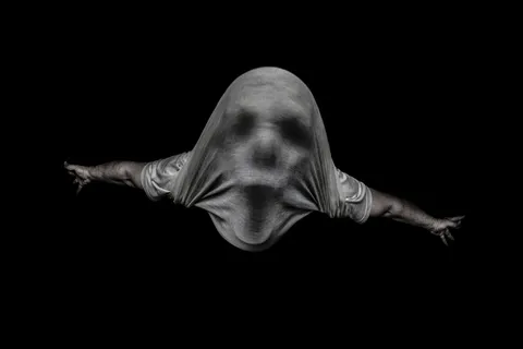 人物，穿着，灰色，布料，肖像，低调，黑色，深色