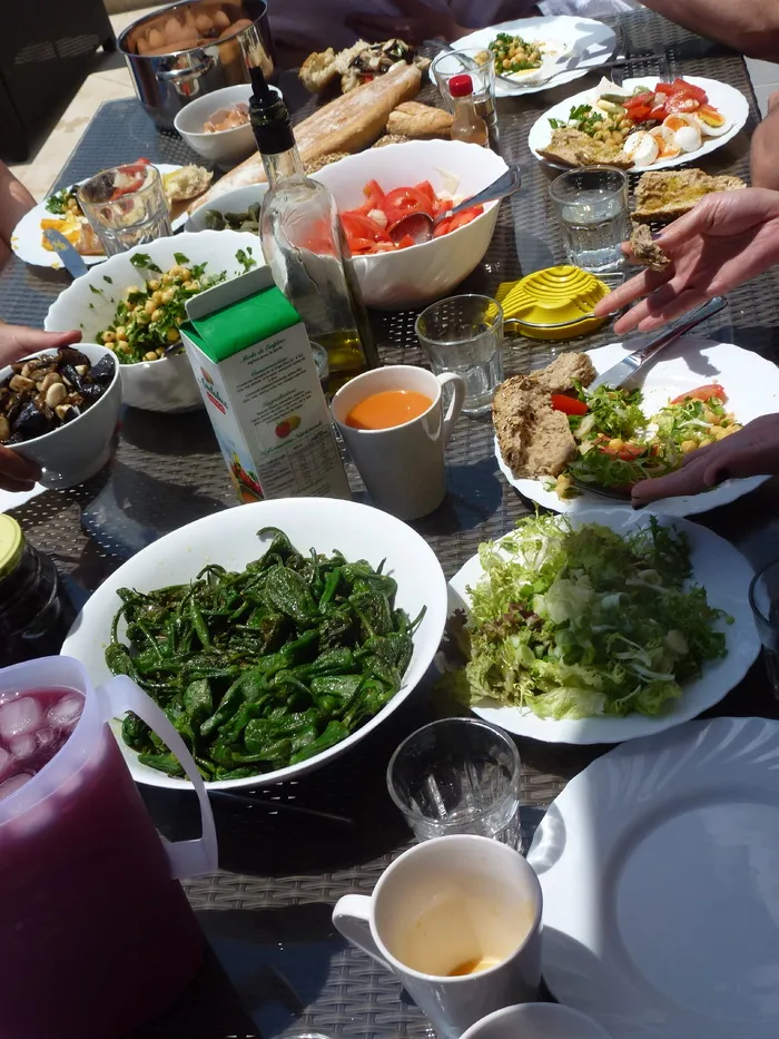 西班牙，马略卡岛，食品和饮料，食品，桌子，碗，健康饮食，手