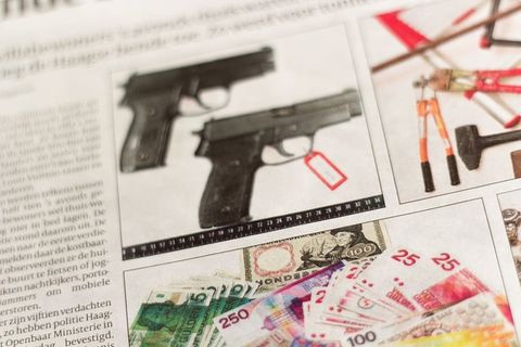 新闻，报纸，枪支，犯罪，枪支，手枪，报纸，古董