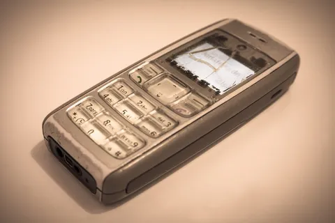 打开诺基亚candybar手机,手机,phone,old,retro,mobile,手机,诺基亚 打开诺基亚candybar手机,手机,phone,old,retro,mobile,手机,诺基亚