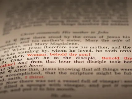 基督的最后七句话，第三个字，约翰福音19章26-27节，文本，交流，选择性聚焦，西文脚本，完整框架