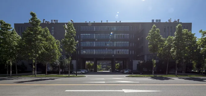 石家庄国立*师范大学校园，建筑，建筑外观，建筑结构，天，无人