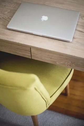 银色macbook、桌子、笔记本电脑、苹果、macbook、电脑、浏览器、研究