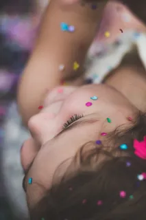 选择性, 聚焦摄影, 女孩, 闪光, 儿童, 五彩纸屑, 生日, 派对 选择性, 聚焦摄影, 女孩, 闪光, 儿童, 五彩纸屑, 生日, 派对