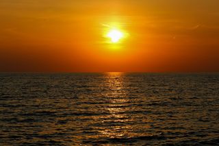 日落，水边，湖泊，自然，天空，大海，水，自然之美