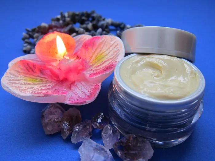 粉色，点燃，花朵蜡烛，旁边，面霜，护肤品，奢侈品，蜡烛