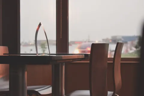 咖啡桌，快餐，桌子，椅子，食物，快餐，餐厅，咖啡馆