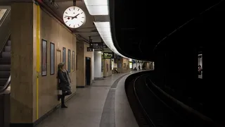 比利时、布鲁塞尔、*车站、站台、火车、候车、火车站台、车站