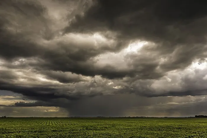 加拿大，马尼托巴省，田野，风暴，雨水，草原，云朵，云天