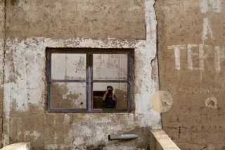 窗户、摄影师、间谍、建筑、建筑结构、建筑、一人、一天