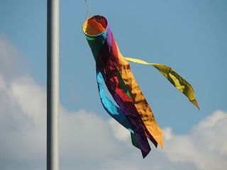 风，太阳，颜色，苍蝇，天空，没有人，五颜六色，蓝色