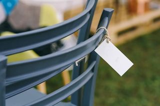 阳光花园里的各种座位