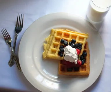 华夫饼、蓝莓、鲜奶油、草莓、方形、圆形、自制、新鲜