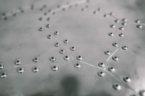 带铆钉的金属板无缝背景 带铆钉的金属板无缝背景