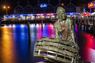 澳大利亚，fremantle，fremantle渔船港，夜间，照明，单人，建筑，成人