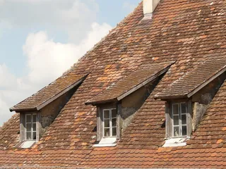 屋顶，山墙，窗户，家，建筑，屋顶，建筑，建筑结构