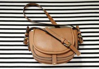 波兰，华沙，红色，姜黄色，袋子，黑白条纹，皮带，红褐色