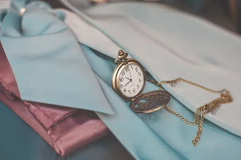衣服,手表,珠宝,项链,项链,时间,小时,数字 衣服,手表,珠宝,项链,项链,时间,小时,数字