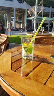 透明，饮用玻璃，棕色，木制，桌子，莫吉托，饮料，铝