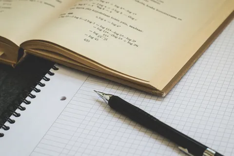 黑色、灰色、圆珠笔、白色、图形、纸张、数学、计数 黑色、灰色、圆珠笔、白色、图形、纸张、数学、计数
