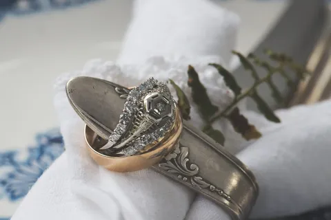 金色戒指特写照片 金色戒指特写照片