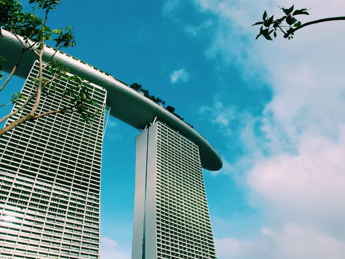 新加坡，滨海湾金沙，建筑，建筑，天空，云，蓝色，绿色