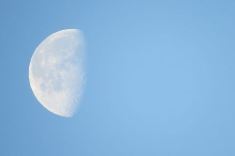 月亮,蓝天,天空,蓝色,没有人,复制空间,自然,晴朗的天空 月亮,蓝天,天空,蓝色,没有人,复制空间,自然,晴朗的天空