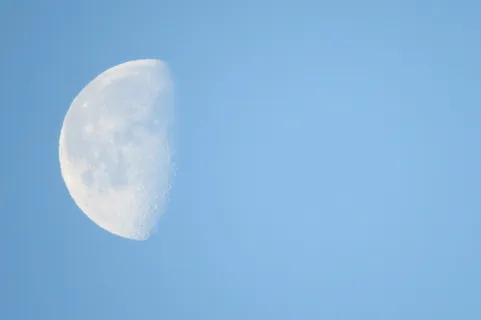 月亮,蓝天,天空,蓝色,没有人,复制空间,自然,晴朗的天空 月亮,蓝天,天空,蓝色,没有人,复制空间,自然,晴朗的天空