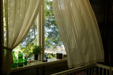 窗户,窗帘,夏天,风,小屋,风,阳光,瑞典 窗户,窗帘,夏天,风,小屋,风,阳光,瑞典