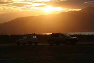 西班牙塔拉戈纳埃布罗三角洲，运输方式，日落，运输，天空，陆地车辆