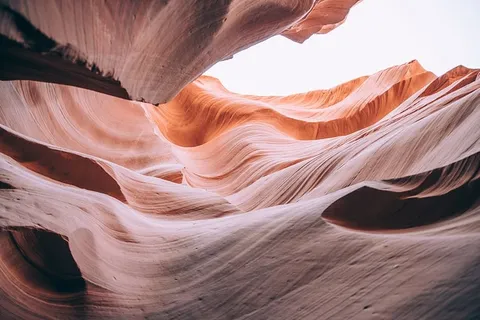 白天在亚利桑那州羚羊峡谷内观看 白天在亚利桑那州羚羊峡谷内观看