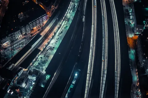 城市,城市,火车,车站,黑暗,夜晚,夜晚,灯光 城市,城市,火车,车站,黑暗,夜晚,夜晚,灯光