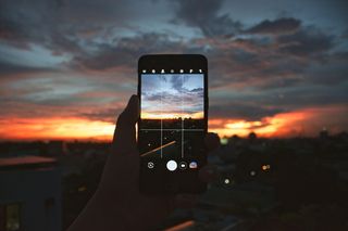 手机，日落，人手，无线技术，手，云天，智能手机，手持