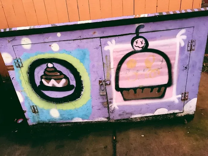 美国，尤金，第六大道西737号，街头艺术，紫色、粉色、棕色、黑色